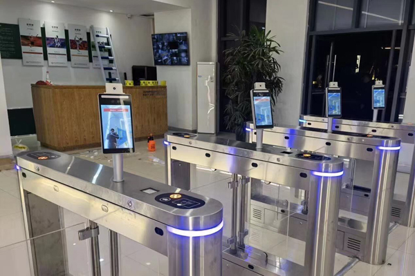 Machine de mesure de température faciale et de vérification du code QR, pour prévenir les épidémies venues de l'étranger 614aa8186c956 (1).png